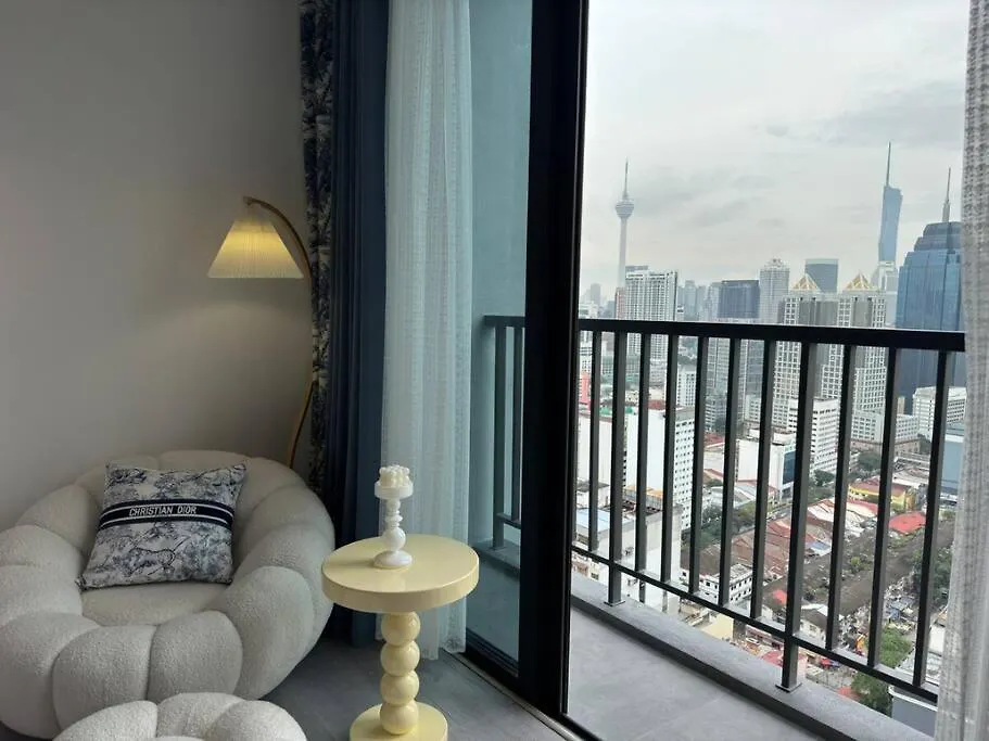 Pretty Room With Balcony Klcc View In Chamber Kuala Lumpur 0*,