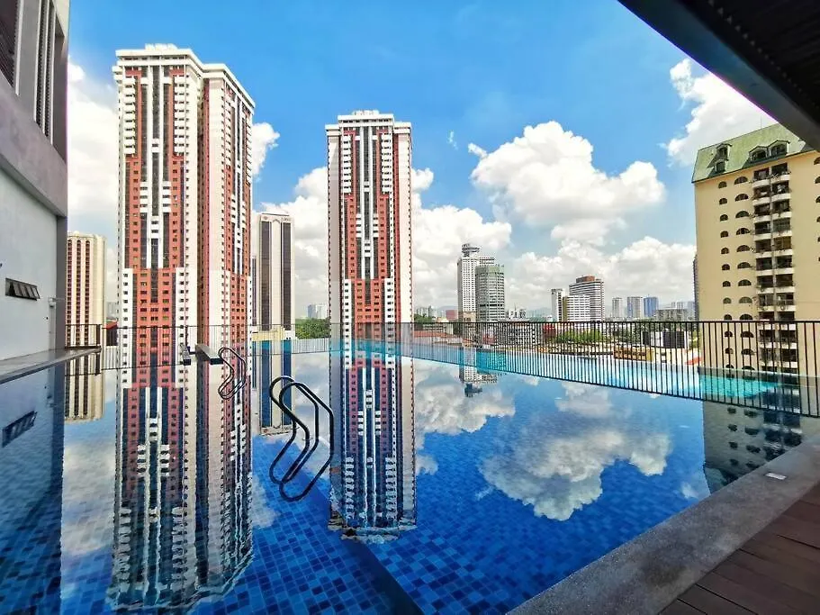 Pretty Room With Balcony Klcc View In Chamber Kuala Lumpur