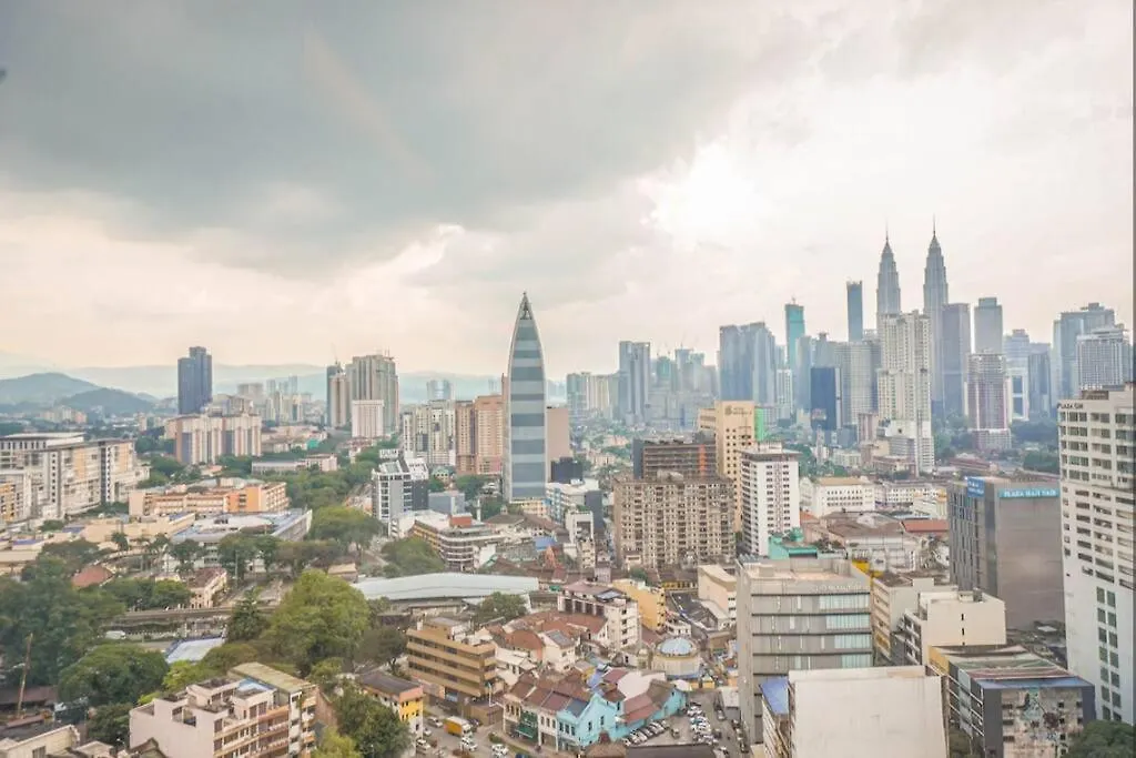 Pretty Room With Balcony Klcc View In Chamber Kuala Lumpur 0*,  Malezya