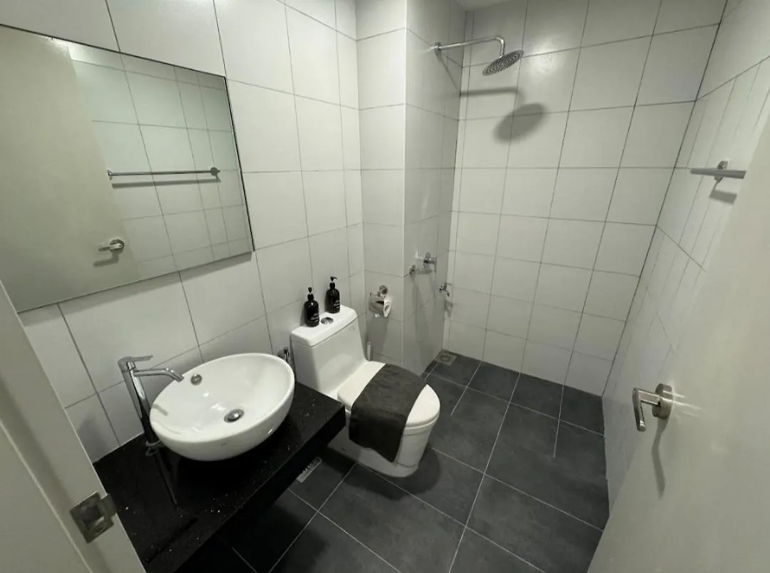 Pretty Room With Balcony Klcc View In Chamber Kuala Lumpur Malezya