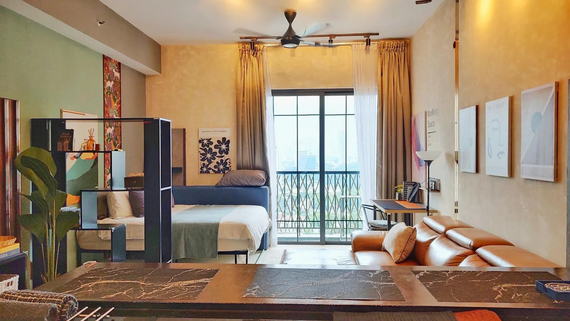Pretty Room With Balcony Klcc View In Chamber Kuala Lumpur Daire